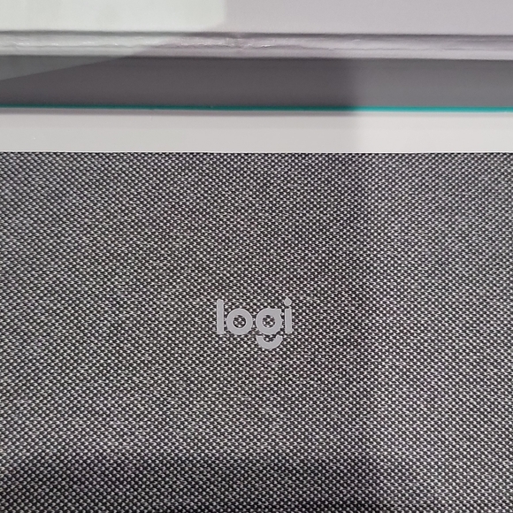 Logitech Combo Touch Keyboard Case for 11 inch iPad Pro 1st 2nd 3rd 4th Gen - Picture 6 of 8